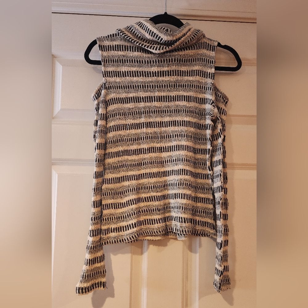 Oh MG black and white knit cold shoulder turtleneck top S